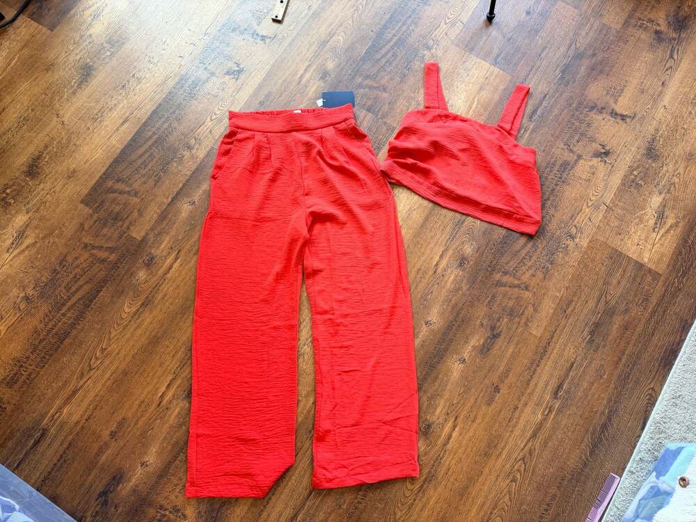 Monteau LA  Red Crinkle Textured 2-Piece Crop Top and Wide-Leg Pant Set Size M